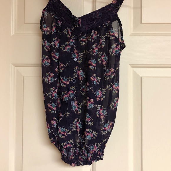 Cute floral tank - Picture 1 of 2